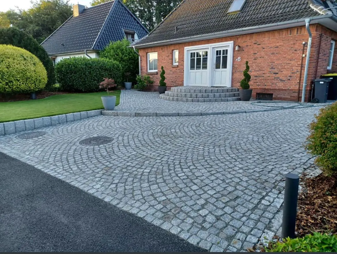 Hochwertige Natursteinpflasterung