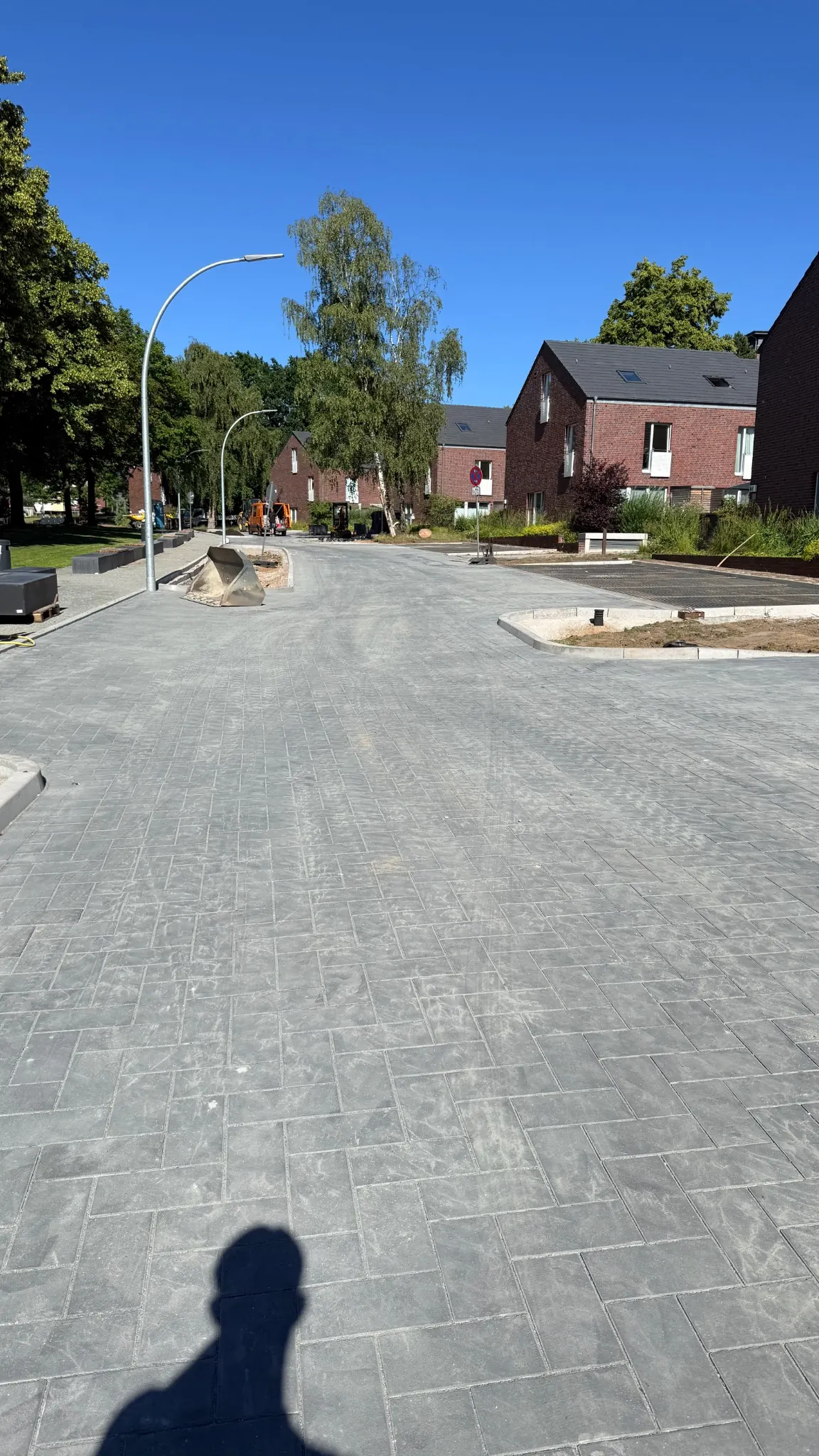 Fertiggestellte Straßen- und Pflasterfläche